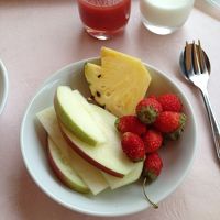 朝食 地元のフルーツ