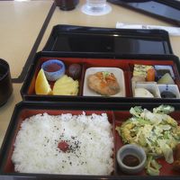 お昼のランチです。