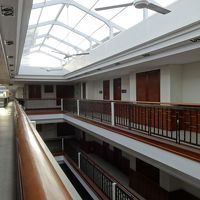 客室棟　４階まで吹き抜けです。