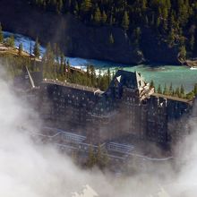 バンフ・スプリングスホテル後ろのボウ川