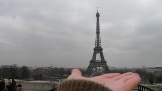 手乗りエッフェル塔