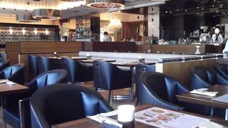 パン食べ放題のランチ