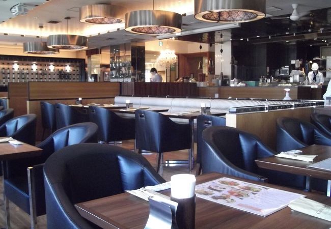 パン食べ放題のランチ