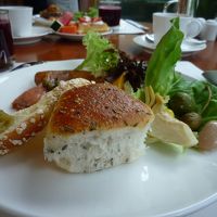 左のパンに載ってるのがカヤジャム