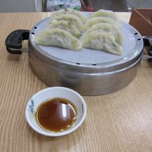 蒸し餃子8個　3000Ｗです。