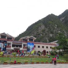 九寨溝入口　この右手にチケット売り場