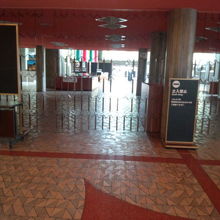 入って見ると　広々ガラガラ