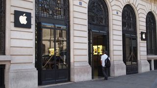 一等地にあるアップルストア