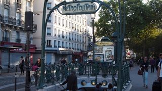 モンマルトルの丘、サクレクール聖堂の最寄り駅