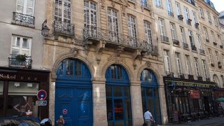 １８世紀の歴史的な邸宅にある美術館