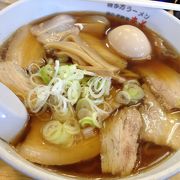 すごく混んでいる、でもすごく普通の喜多方ラーメン