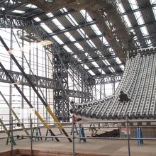 屋根瓦の黒と白とのコントラストが美しいです。