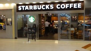 ここも何時でも国際色に賑わっています