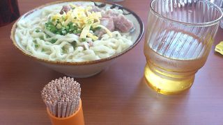 メニューにある沖縄そばのサイズ表記と実物にギャップが・・。