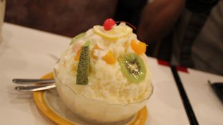 これはただの「カキ氷」じゃ～ない！　絹のような繊細な舌触り！　最低２回は行くべし！（１回しか行けなかったけど・・・）（鹿児島天文館むじゃき）