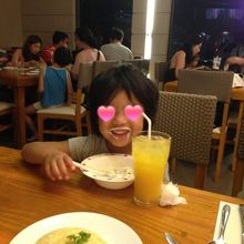 カルボナーラ食べてます。