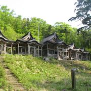 薄気味悪いほど静かで神秘的な雰囲気