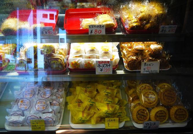 宮崎名物「チーズ万十」を売っている