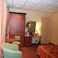 奥の扉は物入れでした。一人にはゆったりでよかった。