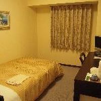 部屋は古いがきれいにしてあります