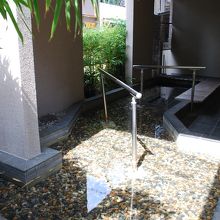 外には足湯があるみたいです