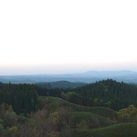 宿から望む早朝の久住山の山並み