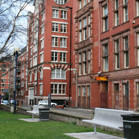 ホテルの周囲は、このようなレンガ造りの町並みが続きます。