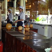 オープンキッチンで作っている物も有ります