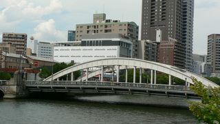 重厚な印象が強い堂島大橋（どうじまおおはし）