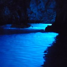 ビシェヴォ島の青の洞窟