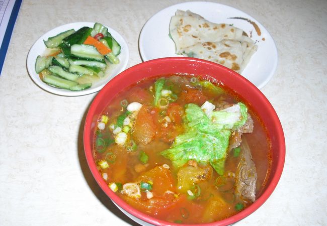 トマトスープの刀削麺