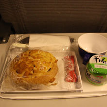 チーズとオニオンのパン 　これは特にまずかった。