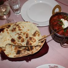 マトンカレーとナン。