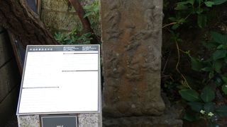 お猿さんが沢山掘られた石柱です!!