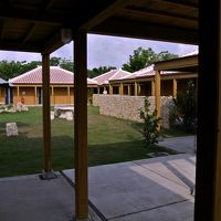 フロント棟から客室棟を臨む