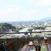 こんな景色を見ながら。