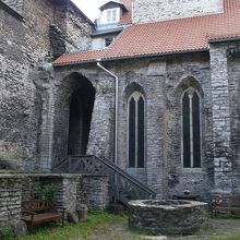 歴史を感じさせる外壁