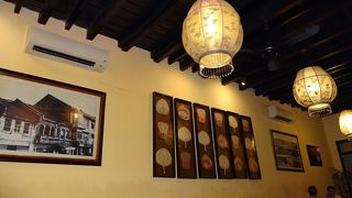 路地裏にあるベトナム料理