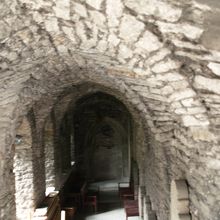 古い部分の側廊