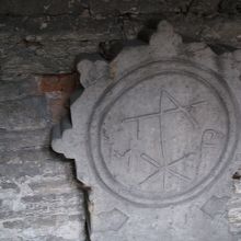 聖者のお墓の残存か？