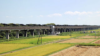 高架上にソーラーパネル