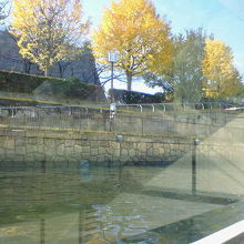 大阪城沿いからも発着しています。