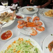 料理の数々、ほとんどランチの品は食べきれない。