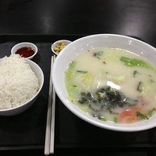 魚のスープ（ミルク入）とライス