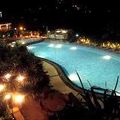 プールサイドでリゾート気分満載！！