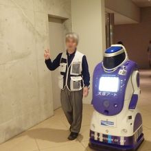 大塚アート君。じっくり解説してくれます。