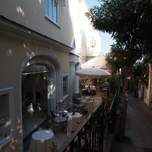 とあるホテル横の小路