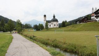 おとぎの国の教会みたい。