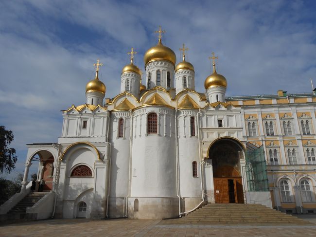 金色のドームが眩しい。