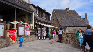 裏道にもお店がありますよ